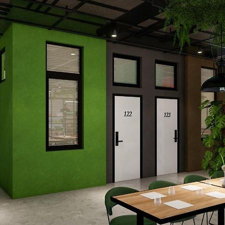 Mega Hostel Sarandë Esterno foto